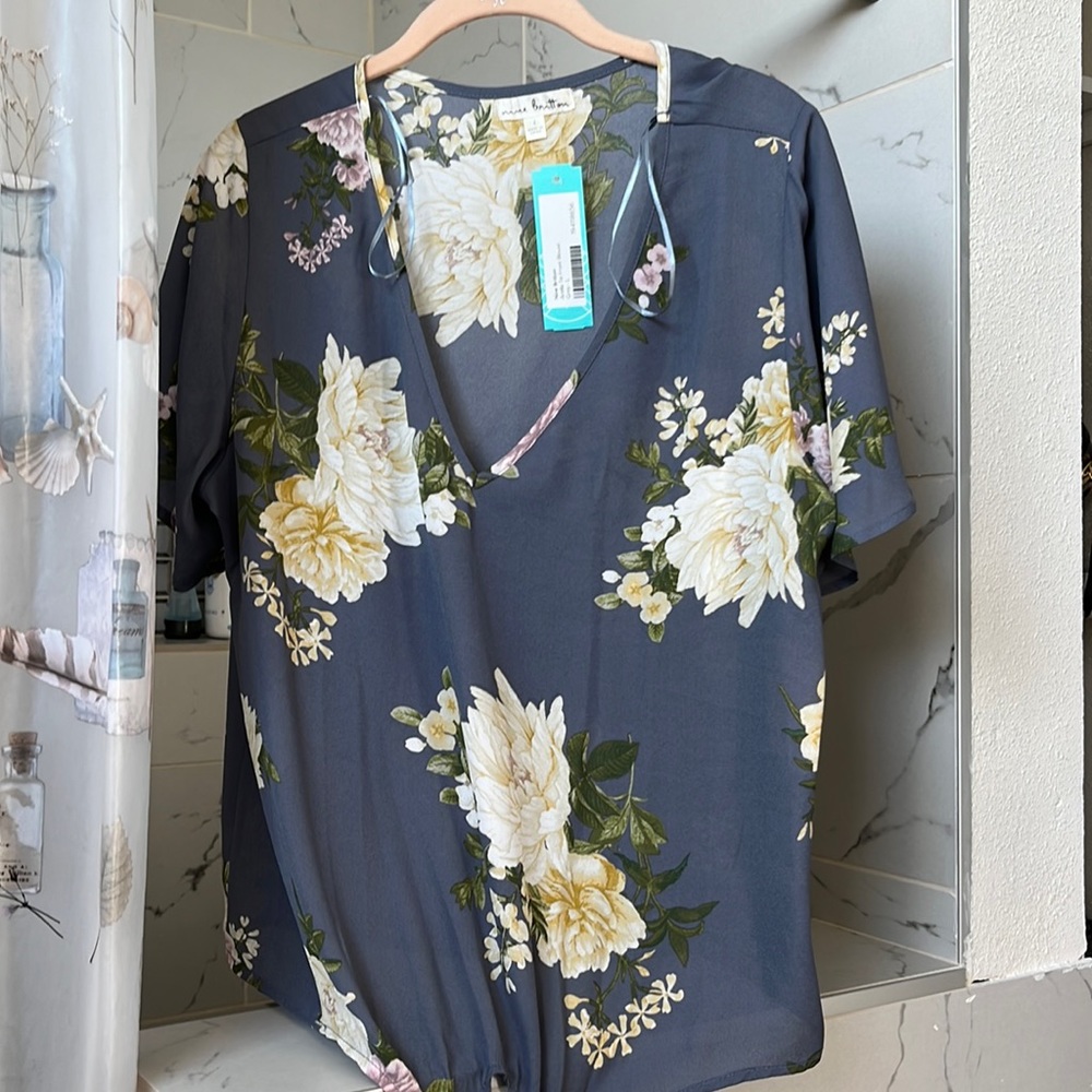 Pretty flower top